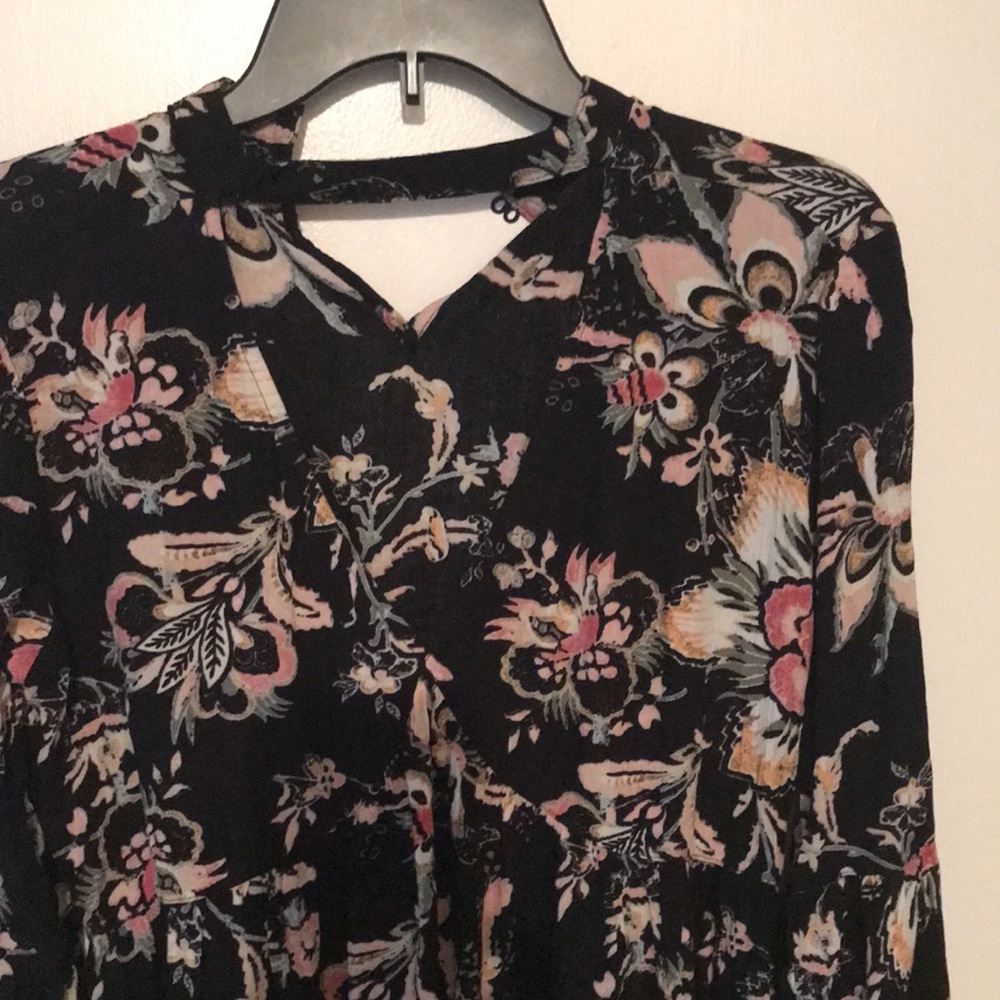 Ladies top - Picture 3 of 4